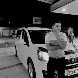 Ayhan Y. profil fotoğrafı