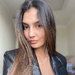 İlayda İ. profil fotoğrafı