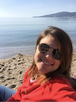 Ece T. profil fotoğrafı