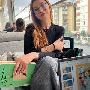 Nefise B. profil fotoğrafı