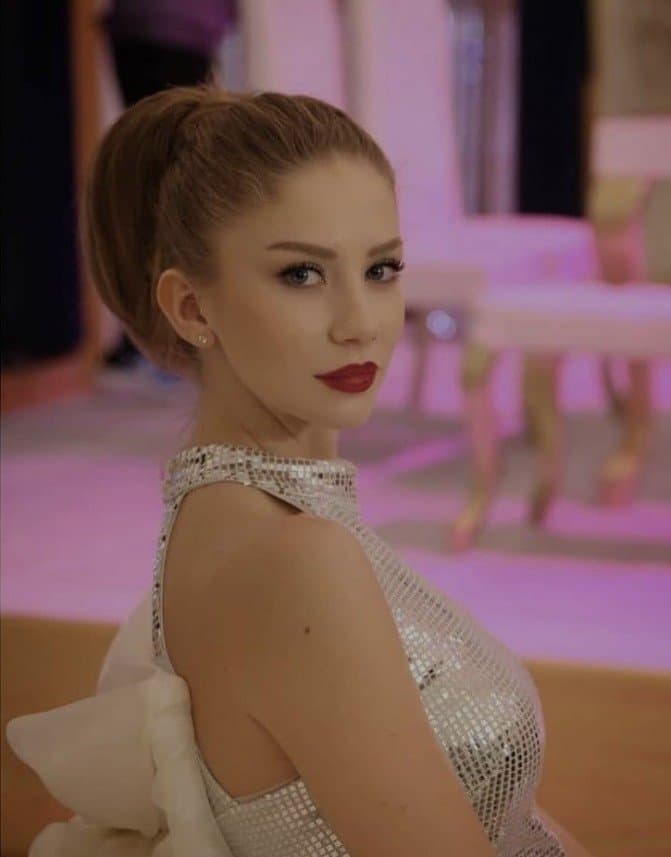 Ela H. — çalışma 3