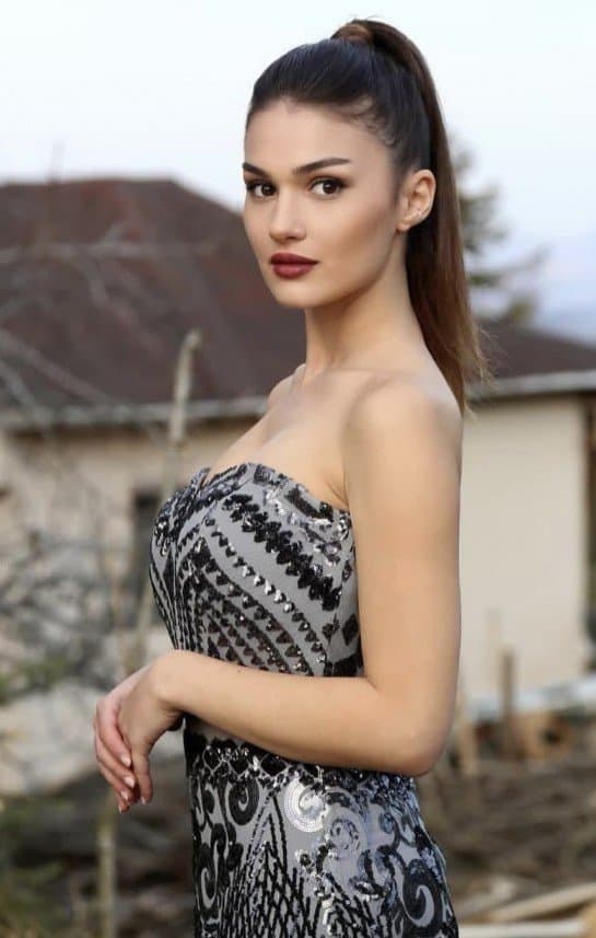 Ela H. — çalışma 4