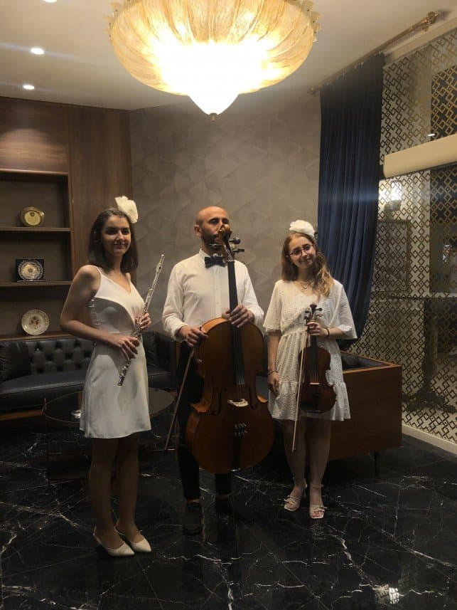 Party B. — çalışma 1