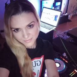 Ayra Y. profil fotoğrafı