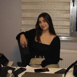Ece D. profil fotoğrafı