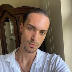 Enes H. profil fotoğrafı