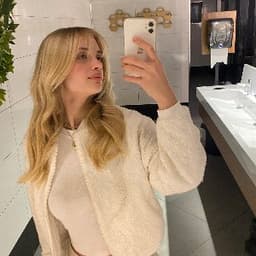 İrem A. profil fotoğrafı