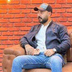By L. profil fotoğrafı