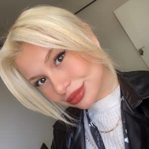 Minel İ. profil fotoğrafı
