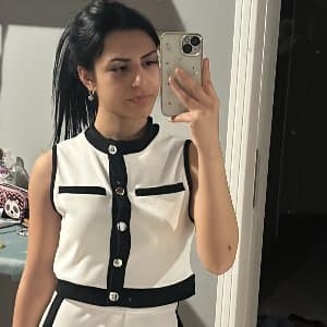 Nazlı Y. profil fotoğrafı