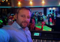Piyanist İ. profil fotoğrafı