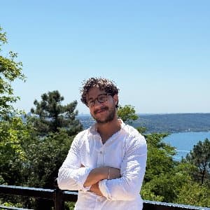 Üveys Y. profil fotoğrafı