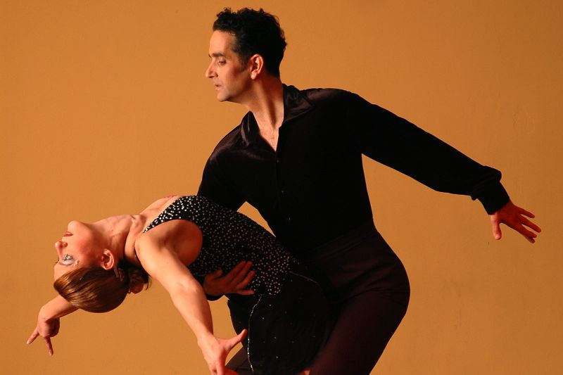 Latin Dansı Eğitmeni