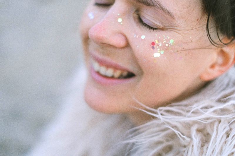 Yüz Taşı (Glitter) Makyajı Uzmanı