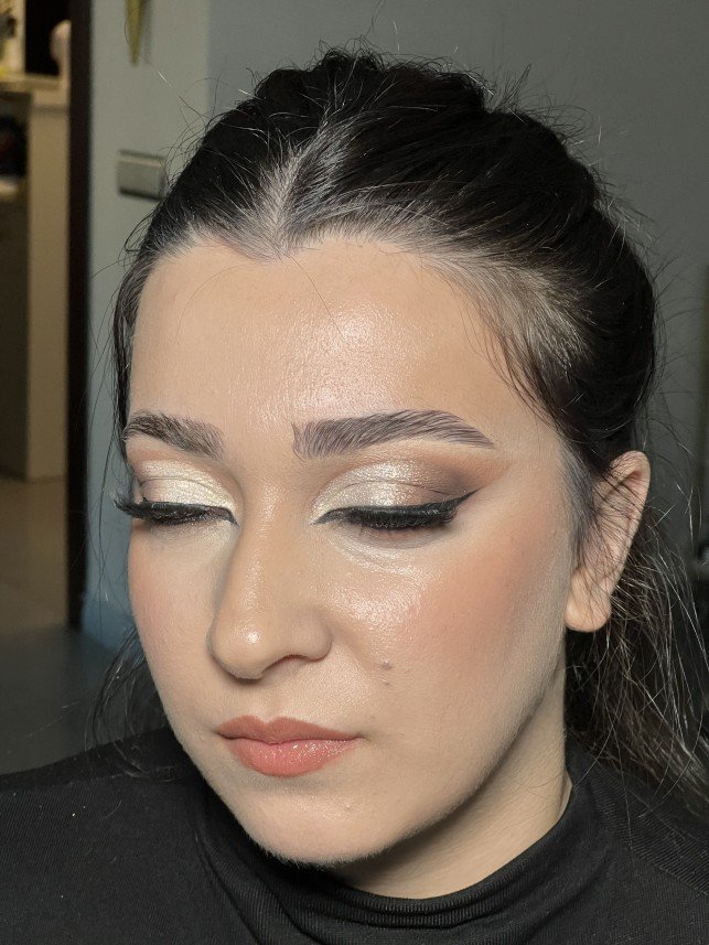 Beril Çavdar Makeup Artist