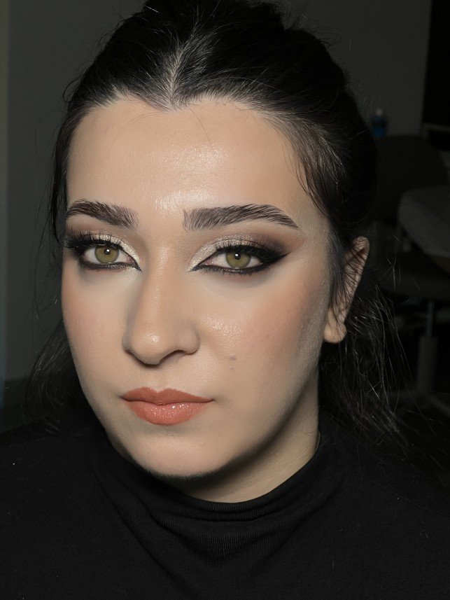 Beril Çavdar Makeup Artist