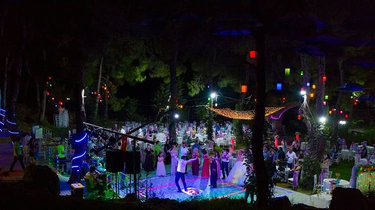 Bosna Kahvecisi Kır Düğünü