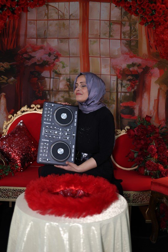 Dj Nuran Özer 