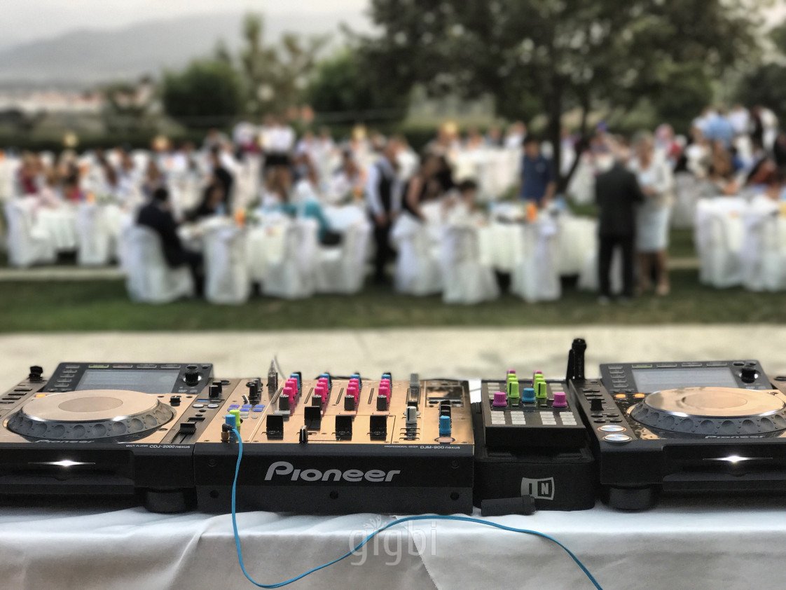 Dj Uğur B.