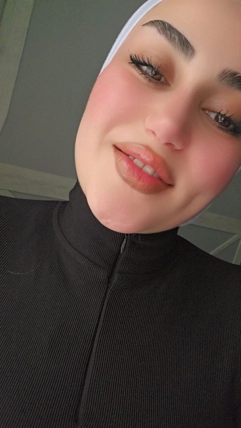 Dua Basal Makeup Artist