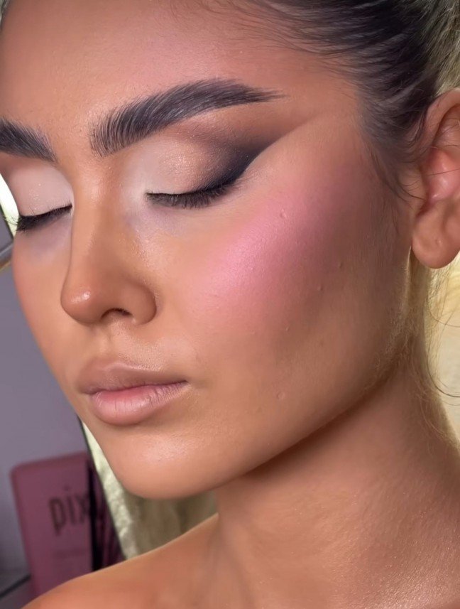 Dua Basal Makeup Artist