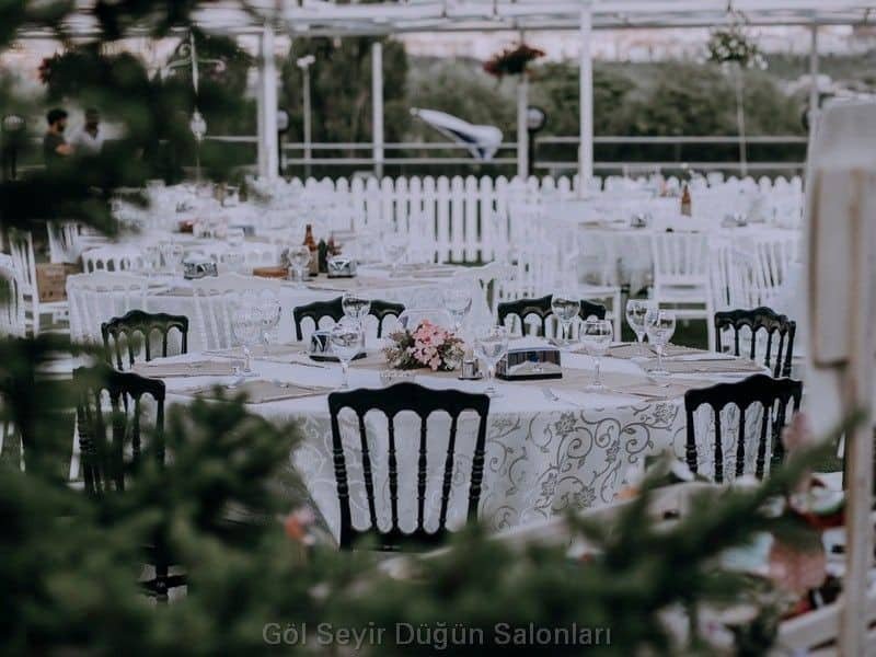 Göl Seyir İncek Kır Bahçesi