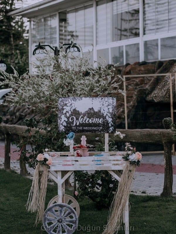 Göl Seyir İncek Kır Bahçesi