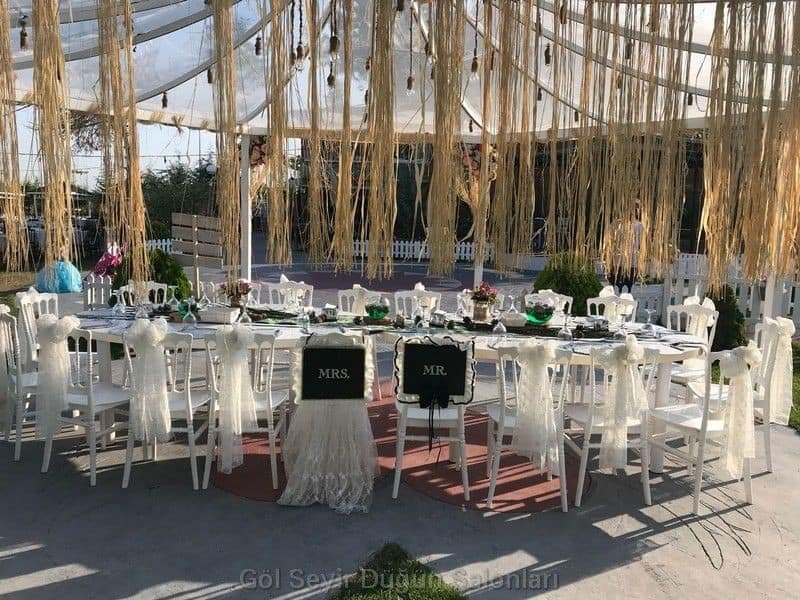 Göl Seyir İncek Kır Bahçesi