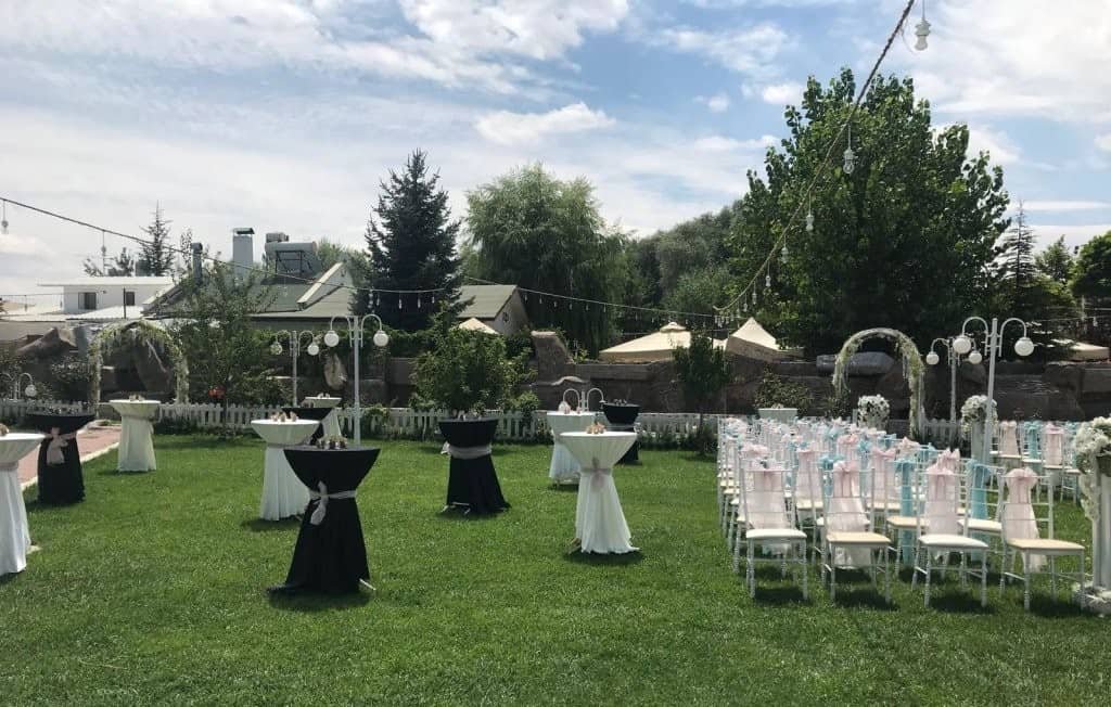 Göl Seyir İncek Kır Bahçesi