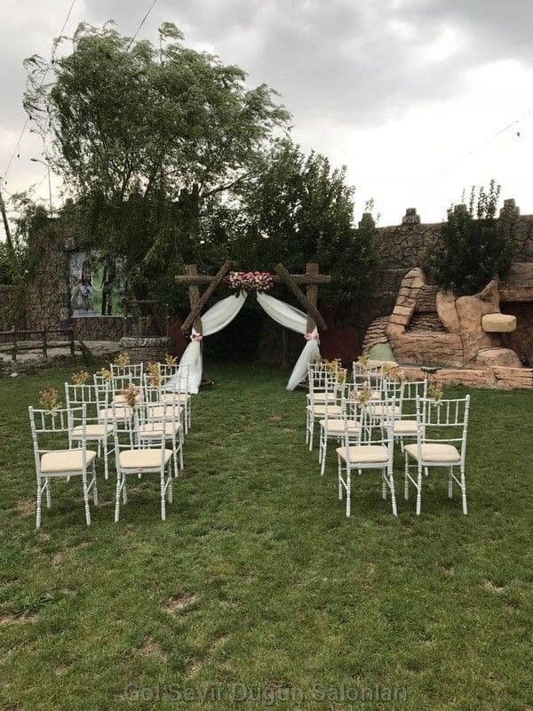 Göl Seyir İncek Kır Bahçesi