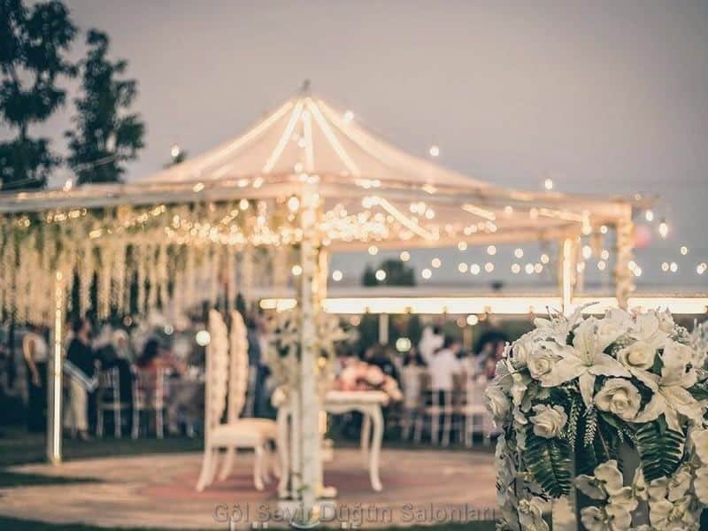 Göl Seyir İncek Kır Bahçesi