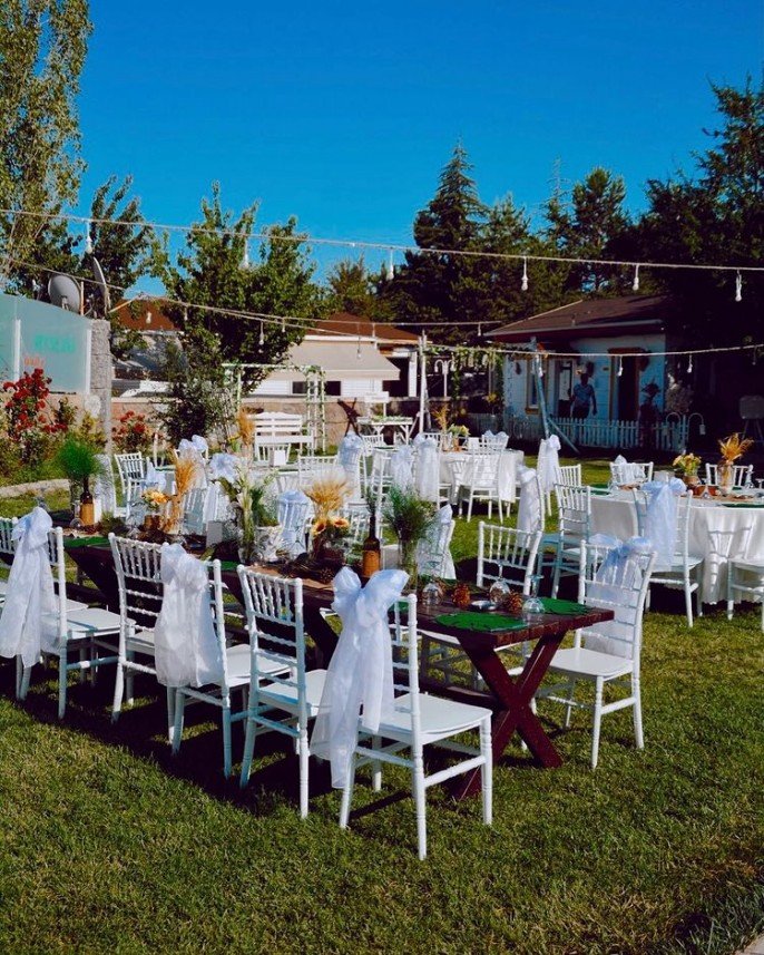 Göl Seyir İncek Kır Bahçesi