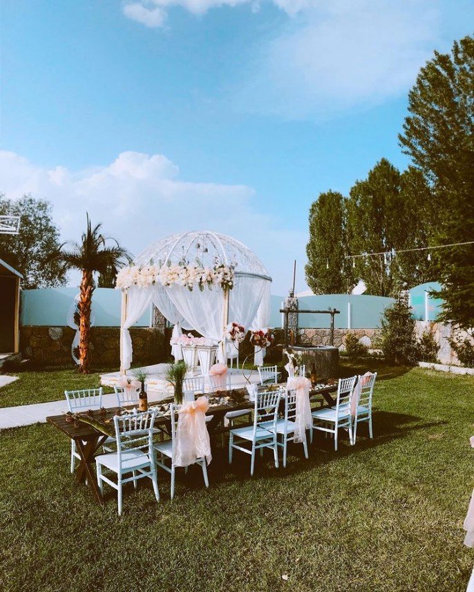 Göl Seyir İncek Kır Bahçesi