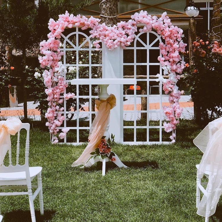 Göl Seyir İncek Kır Bahçesi