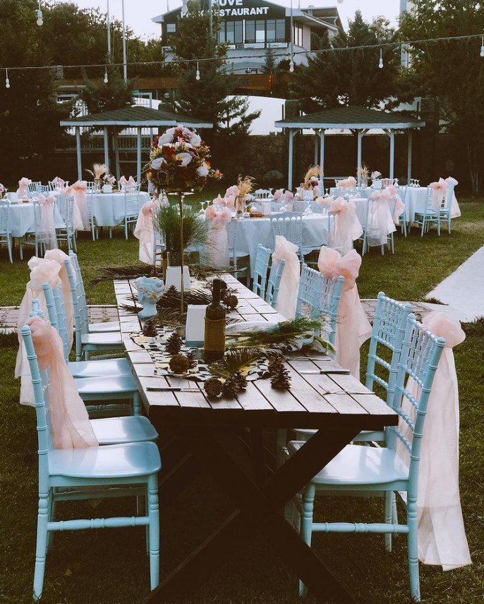 Göl Seyir İncek Kır Bahçesi