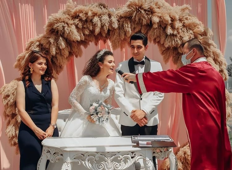 Lavinia Kır Bahçesi