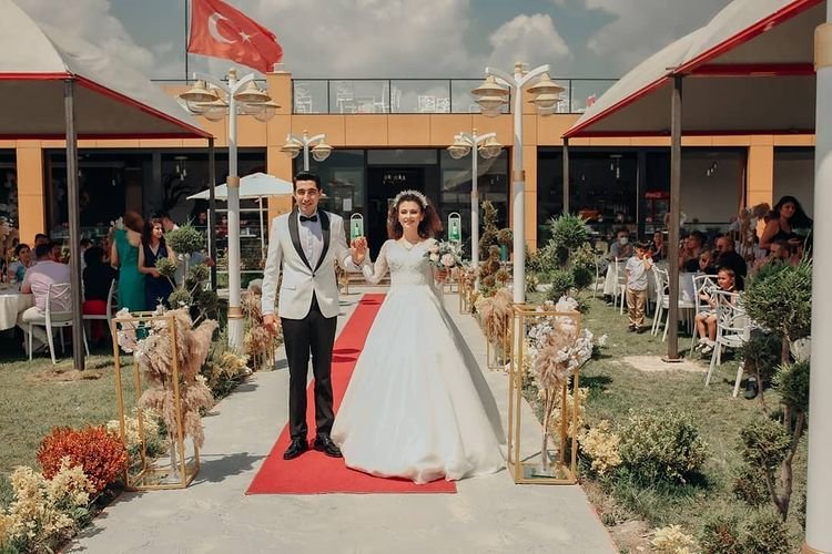 Lavinia Kır Bahçesi