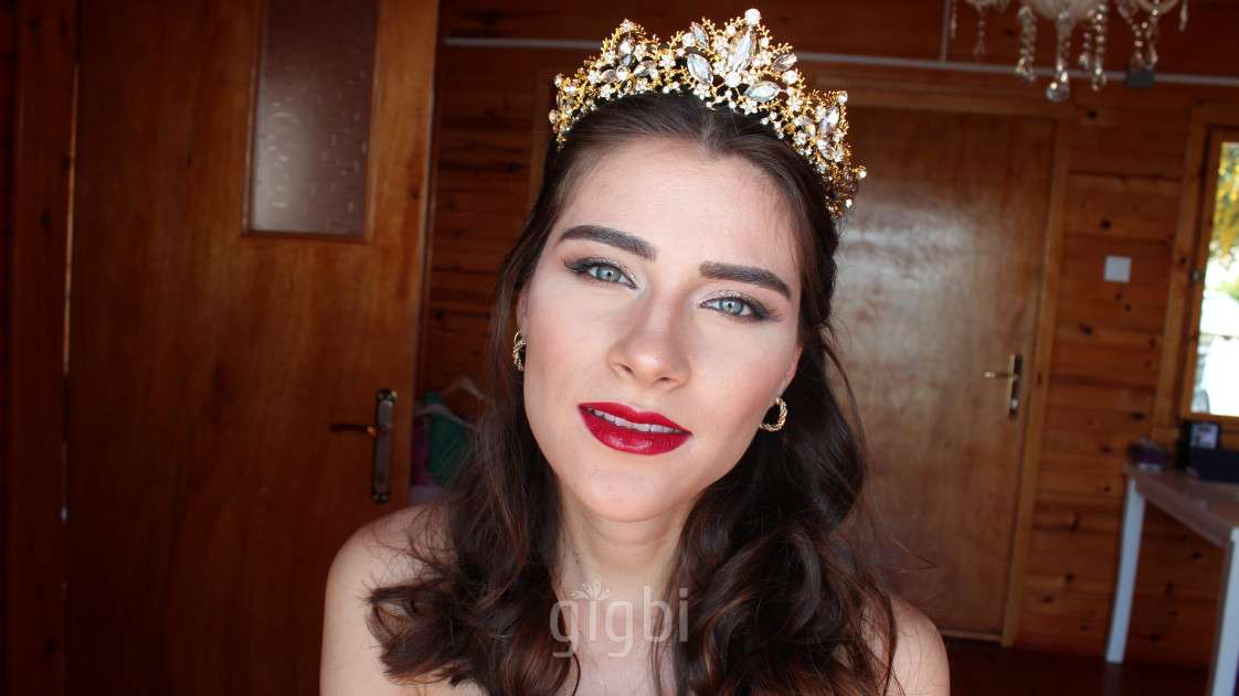 Makeup Artist Sabiha Taş