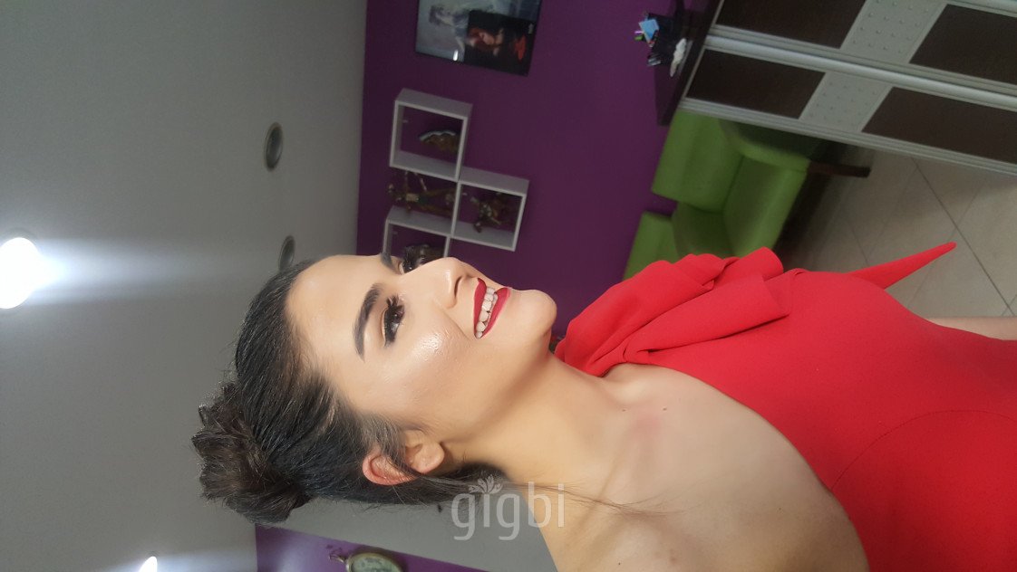 Makeup Artist Sabiha Taş