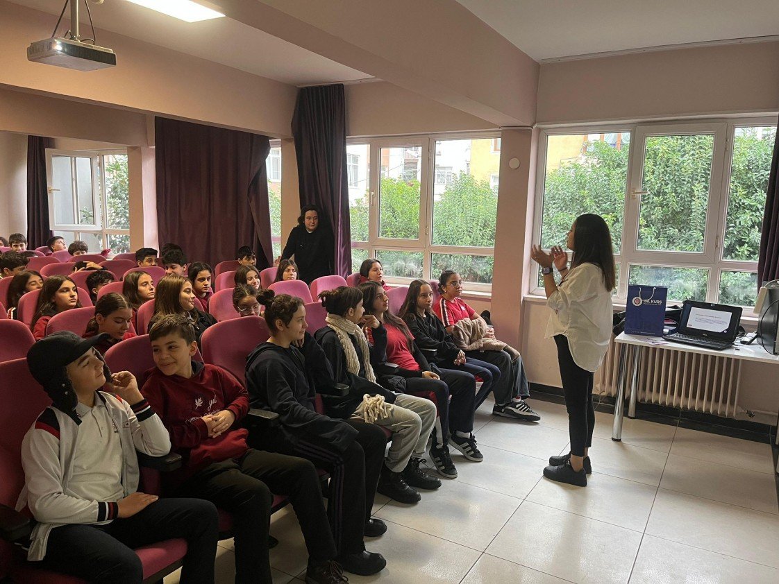 Merve Ayvaz Kenanoğulları