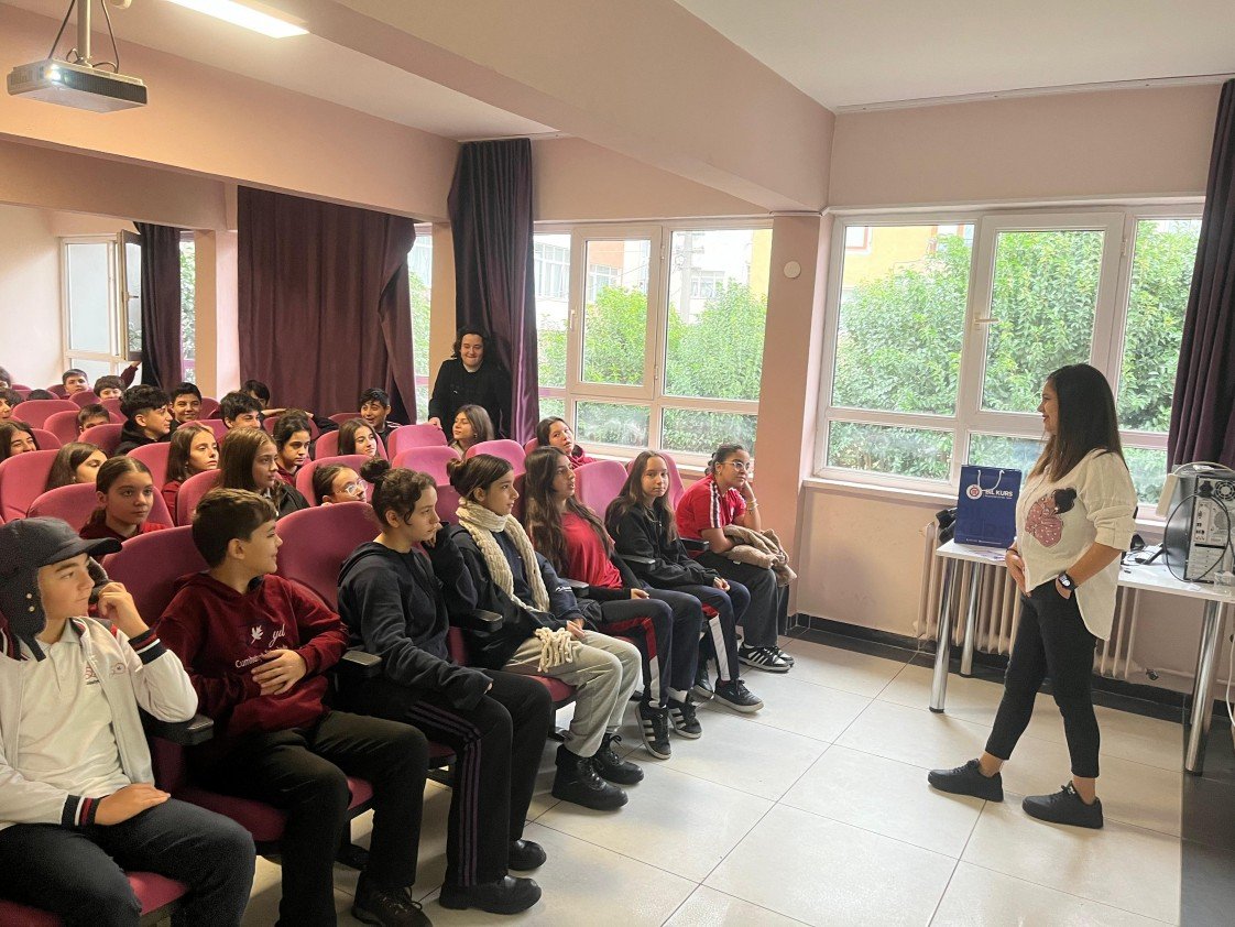 Merve Ayvaz Kenanoğulları