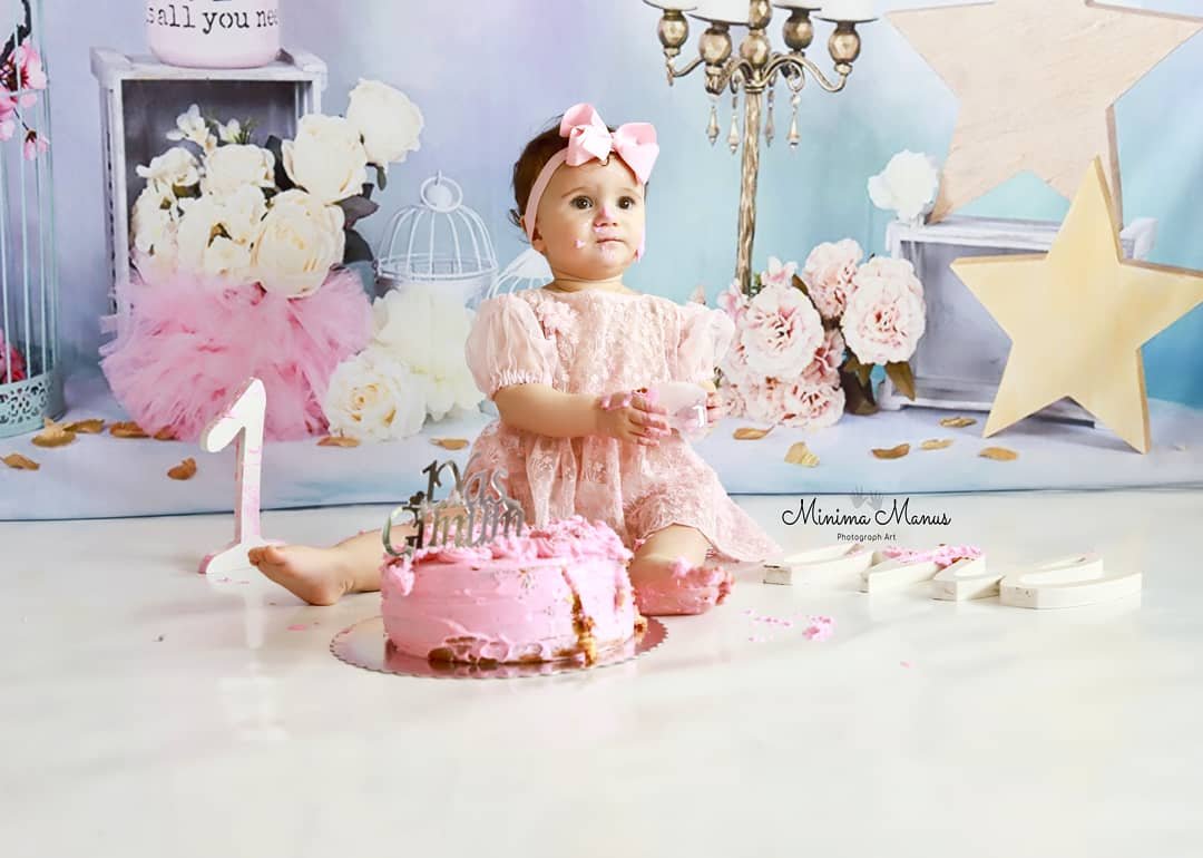 Minima Manus Photograph Art