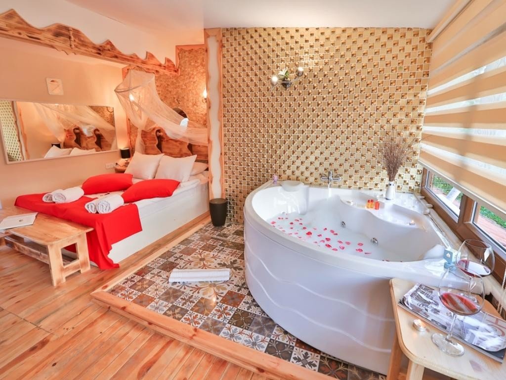 Mints Hotel & Restaurant