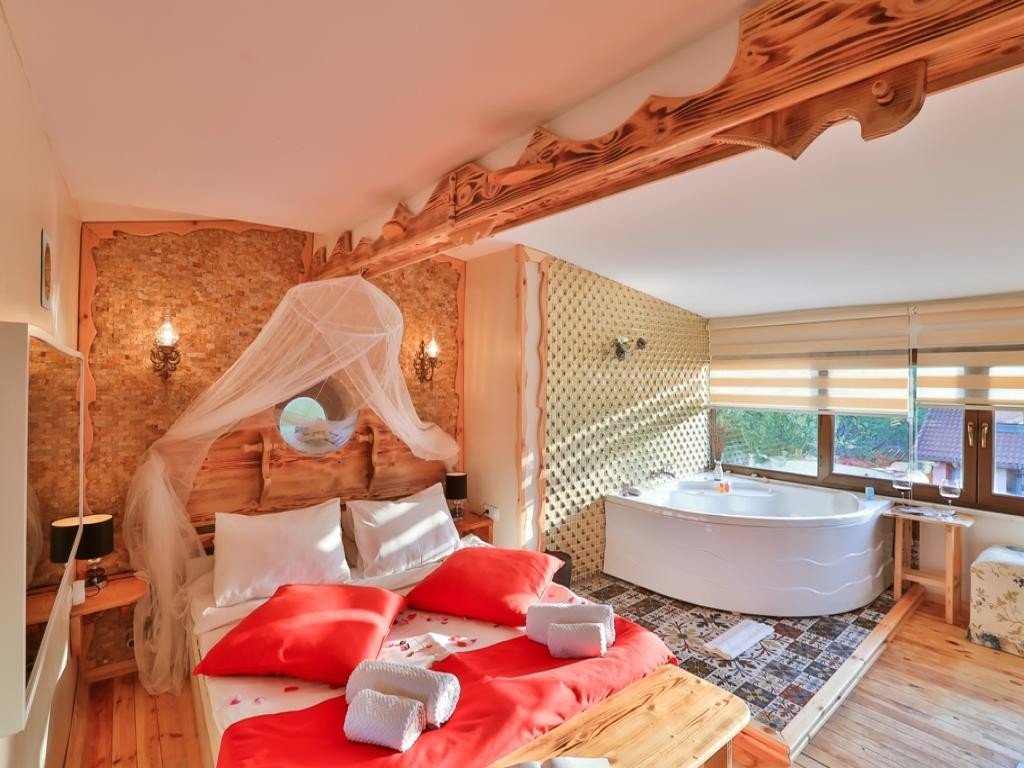 Mints Hotel & Restaurant