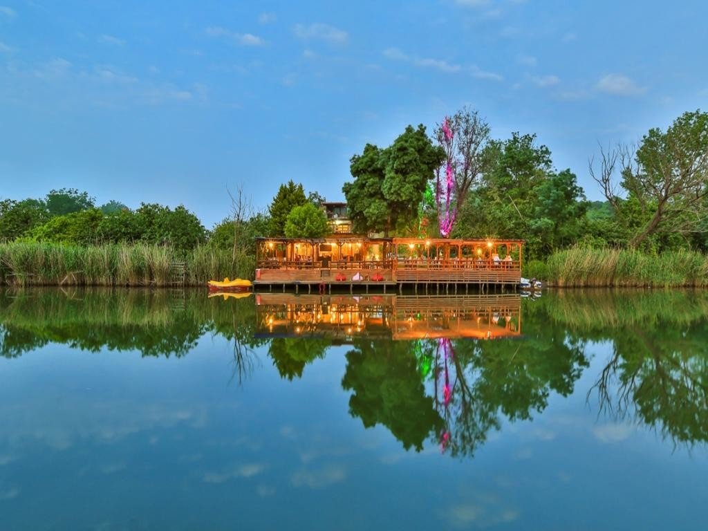 Mints Hotel & Restaurant