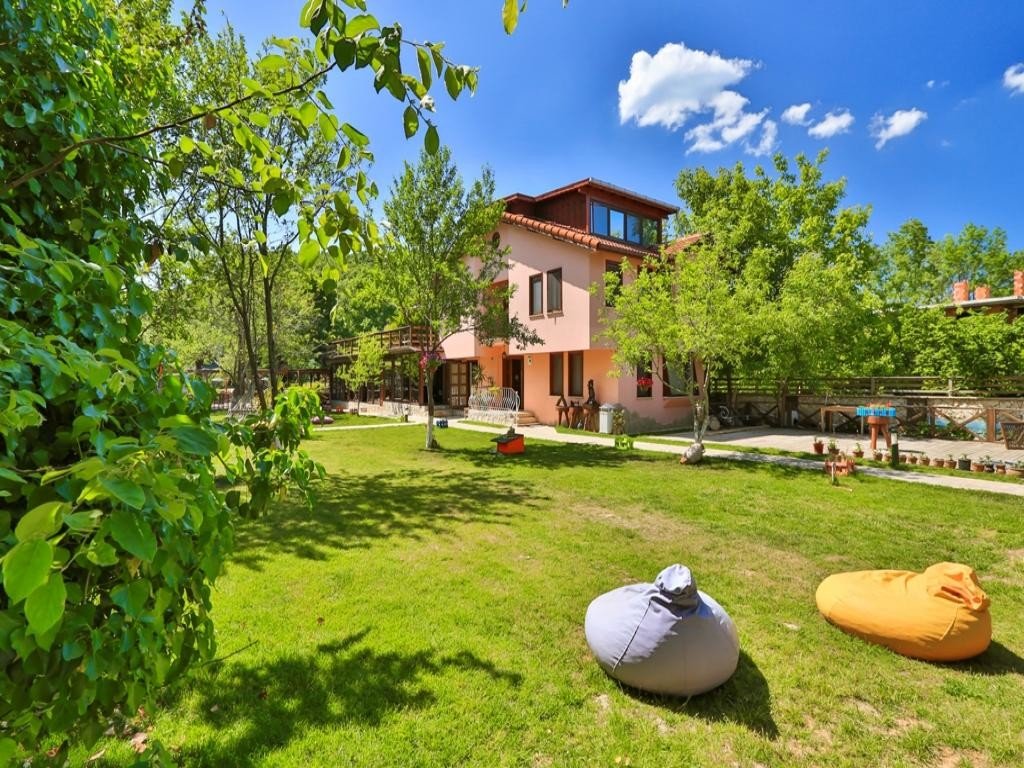 Mints Hotel & Restaurant