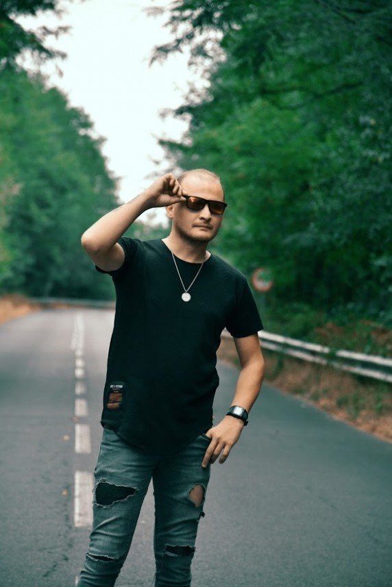 Piyanist Aşkın Ve Ekibi 