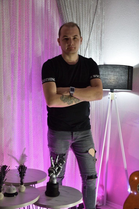 Piyanist Aşkın Ve Ekibi 