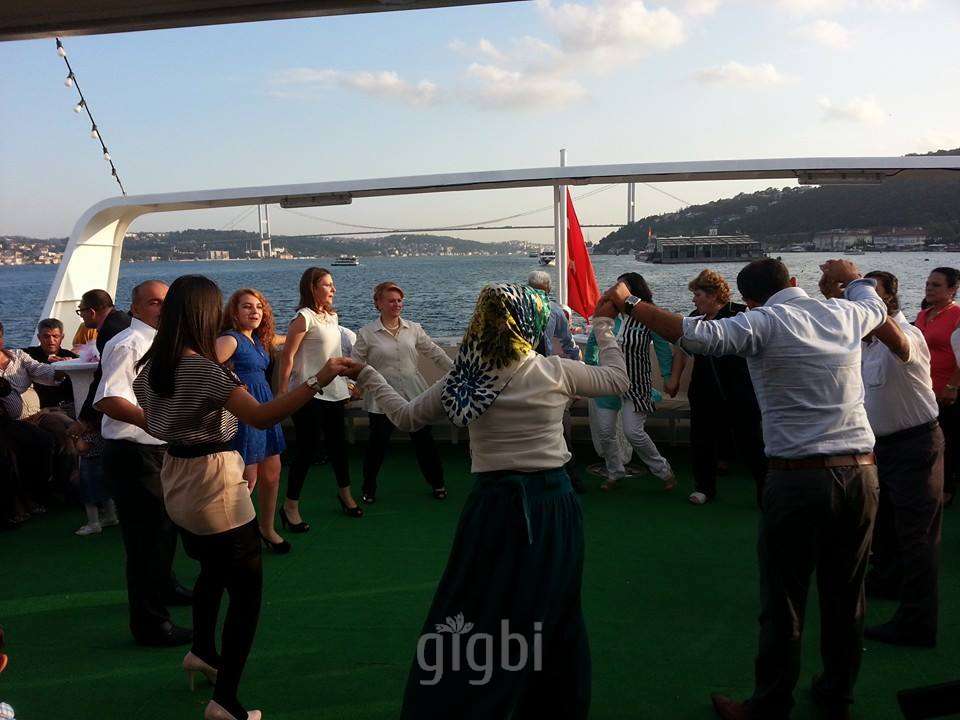 Piyanist Okan ve Orkestrası