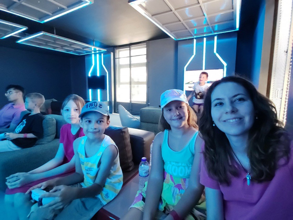 İ. Selen Ustun